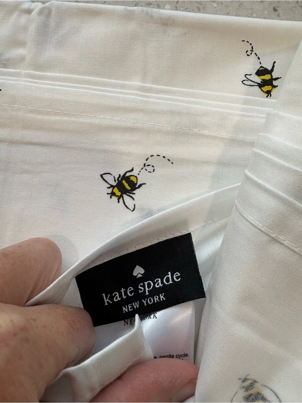 Kate Spade 100% Cotton Percale Dainty Flying BUMBLE BEES Sheet Set- Queen size